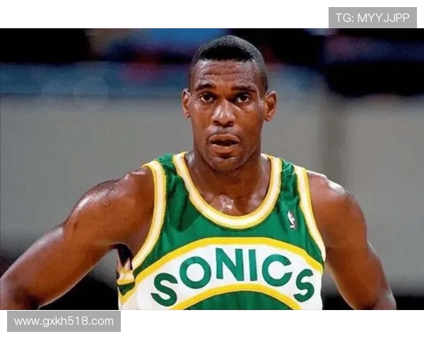 NBA猛将坎普生涯回顾：震撼力十足的暴扣传奇